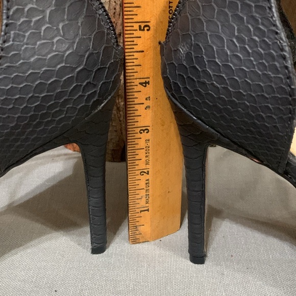 Jessica Simpson Black Heels. Size 7M - Picture 4 of 8